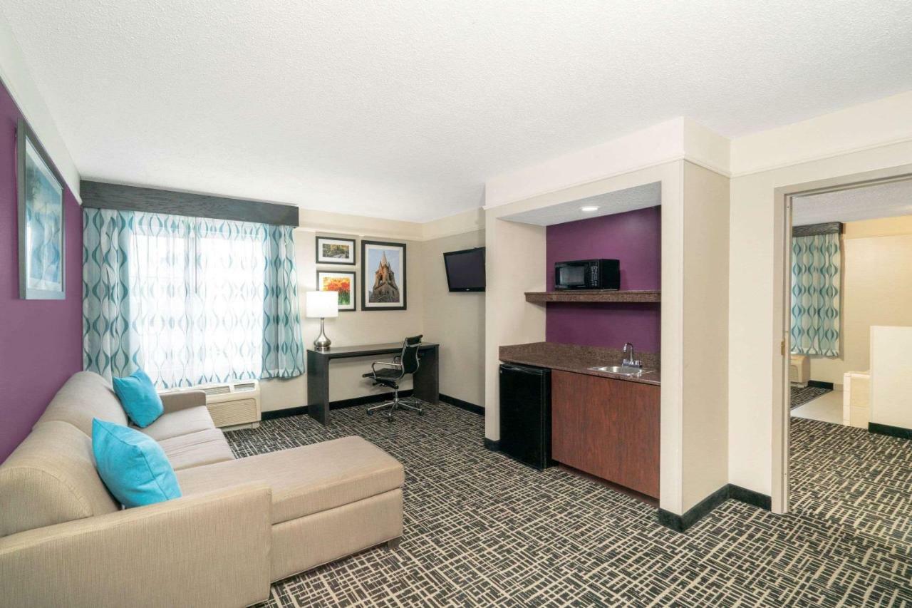 Готель La Quinta By Wyndham Latham Albany Airport Екстер'єр фото