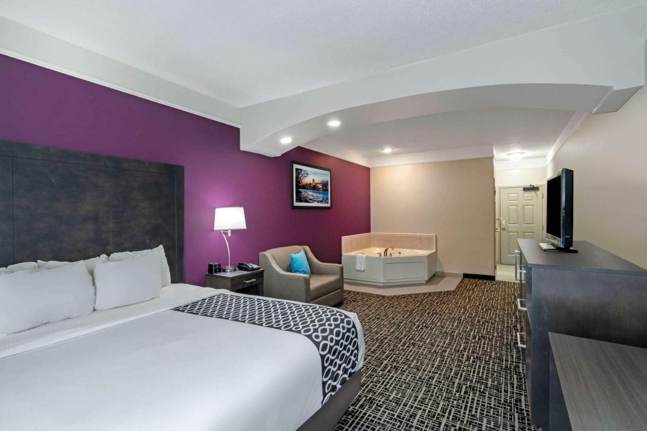 Готель La Quinta By Wyndham Latham Albany Airport Екстер'єр фото